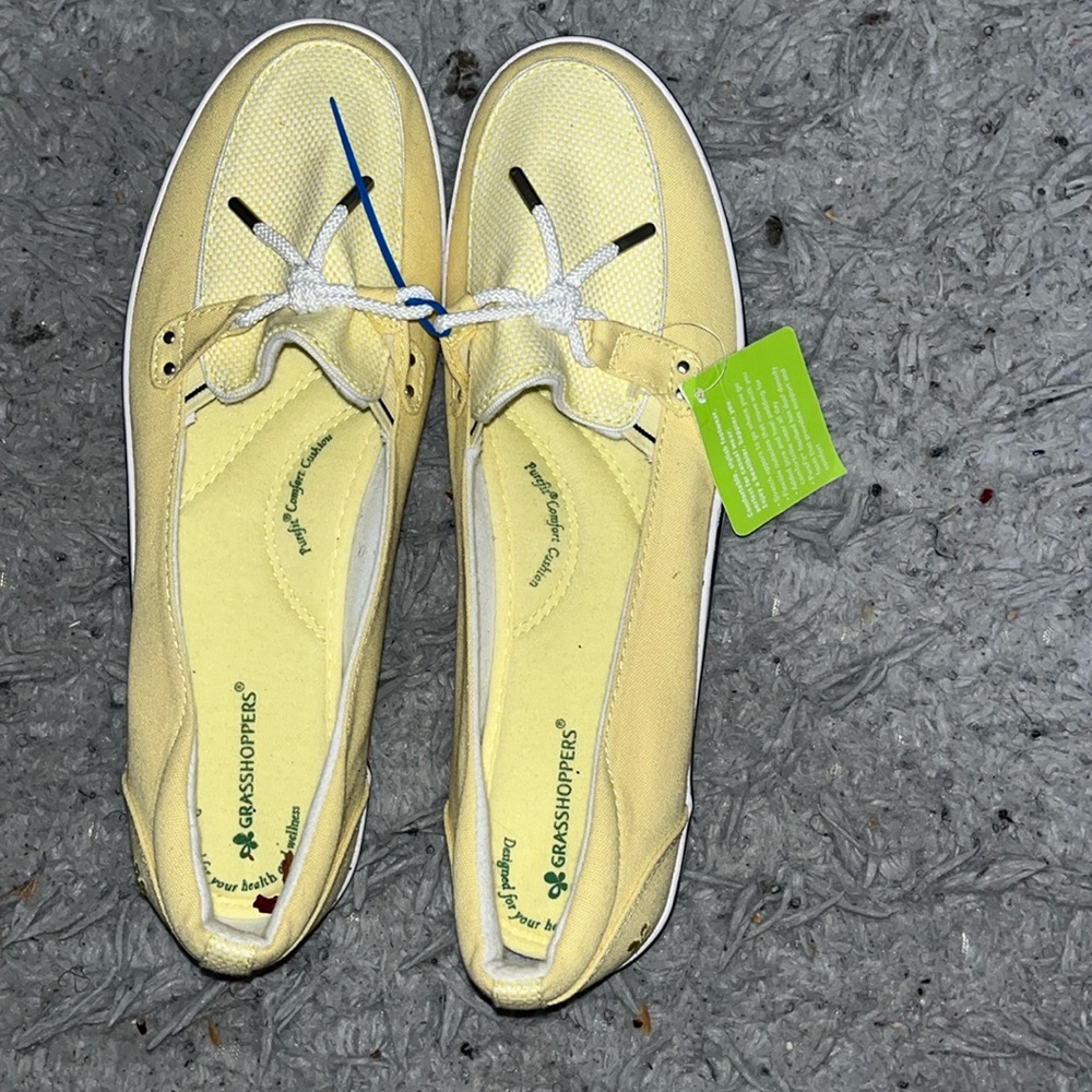 Grasshoppers yellow flat sneakers size YS 8 new